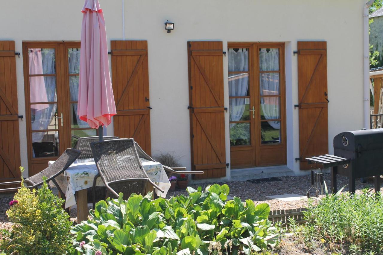 Les Pins á La Cerniere Gites Deneze-sous-le-Lude Extérieur photo